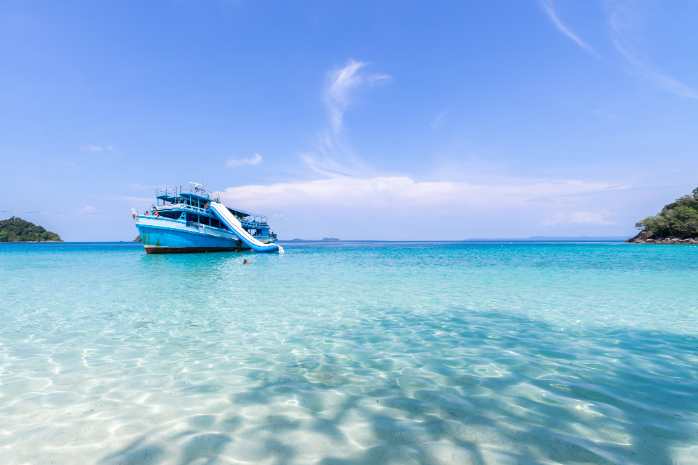 beautiful-beach-view-koh-chang-island-tour-boat-tourists-seascape